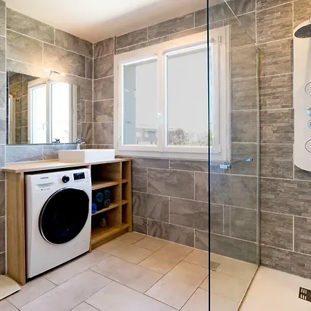 Apartment Confortable Proche De La Gare A Malo